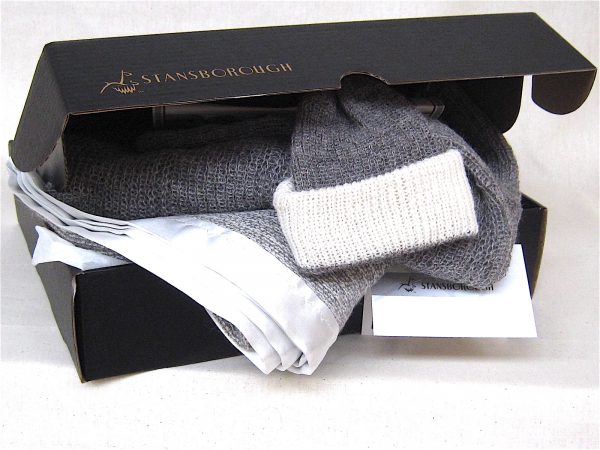 Baby Set: Beanie, Cot Blanket and Buggy Blanket - Image 10