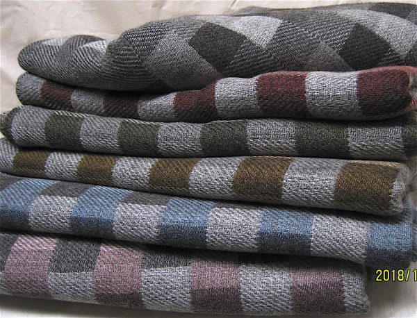 Cosy Quilt Throw - Luxurious Double Weave Classic Design - Image 2