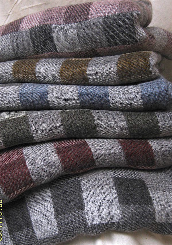 Cosy Quilt Throw - Luxurious Double Weave Classic Design - Image 4