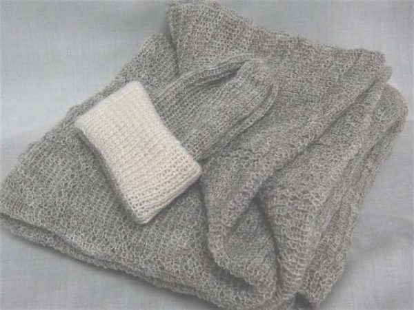 Baby Set: Beanie, Cot Blanket and Buggy Blanket - Image 13